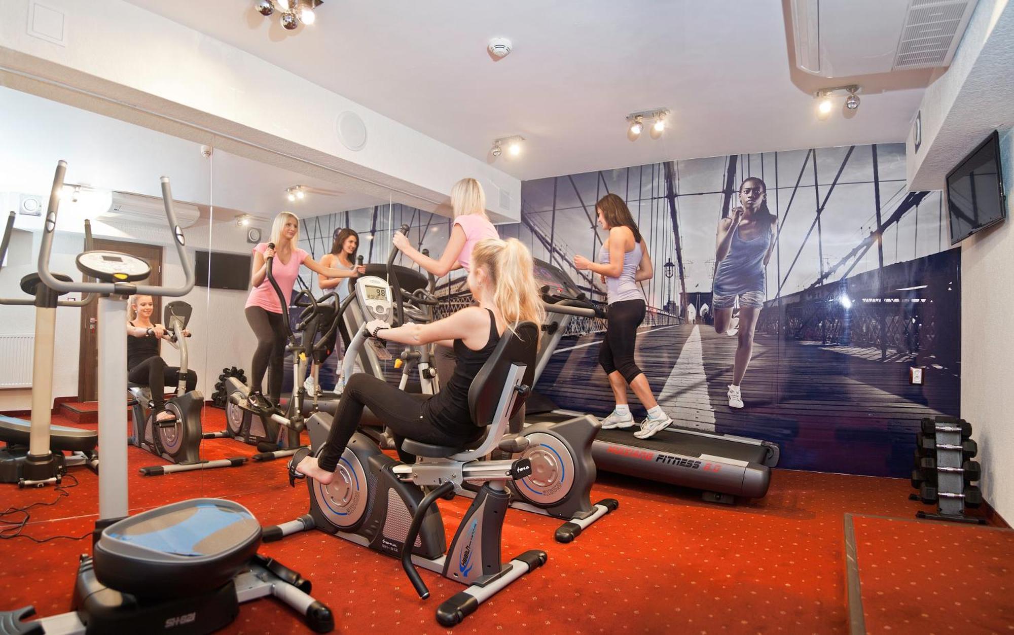 M Hotel סוסנוביץ' מראה חיצוני תמונה