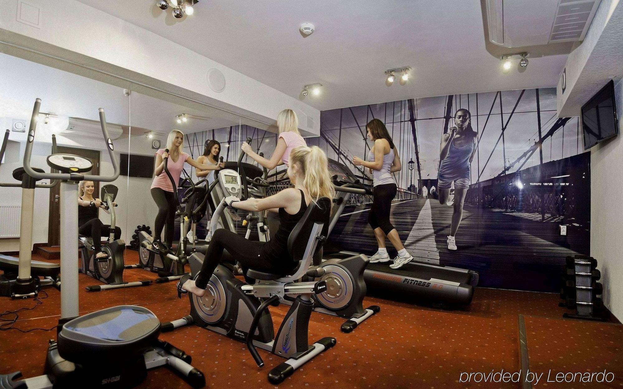 M Hotel סוסנוביץ' מראה חיצוני תמונה
