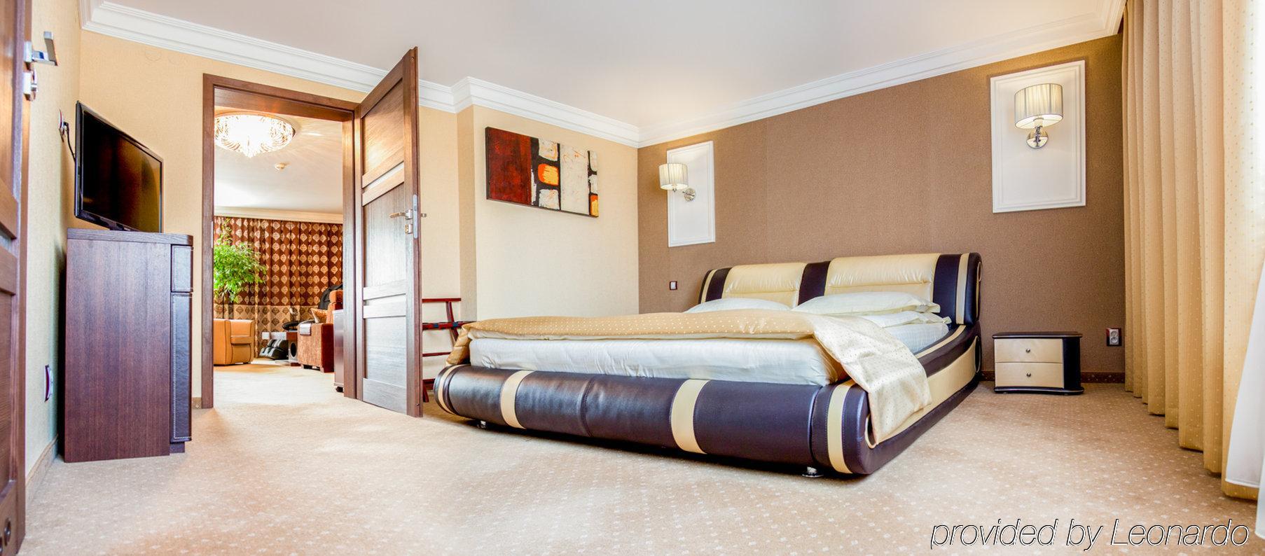 M Hotel סוסנוביץ' מראה חיצוני תמונה