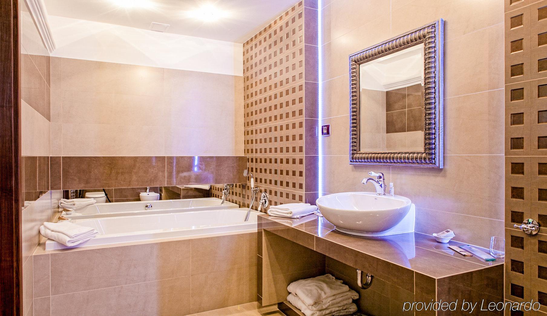 M Hotel סוסנוביץ' מראה חיצוני תמונה