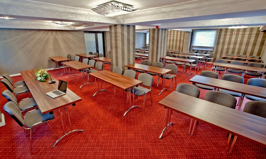 M Hotel סוסנוביץ' מראה חיצוני תמונה