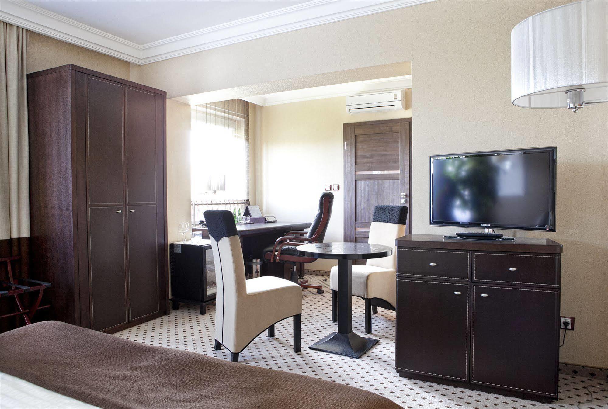 M Hotel סוסנוביץ' מראה חיצוני תמונה