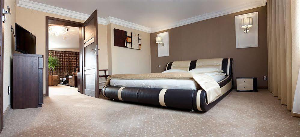 M Hotel סוסנוביץ' מראה חיצוני תמונה