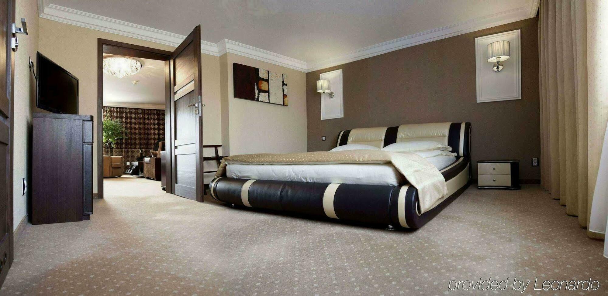 M Hotel סוסנוביץ' מראה חיצוני תמונה